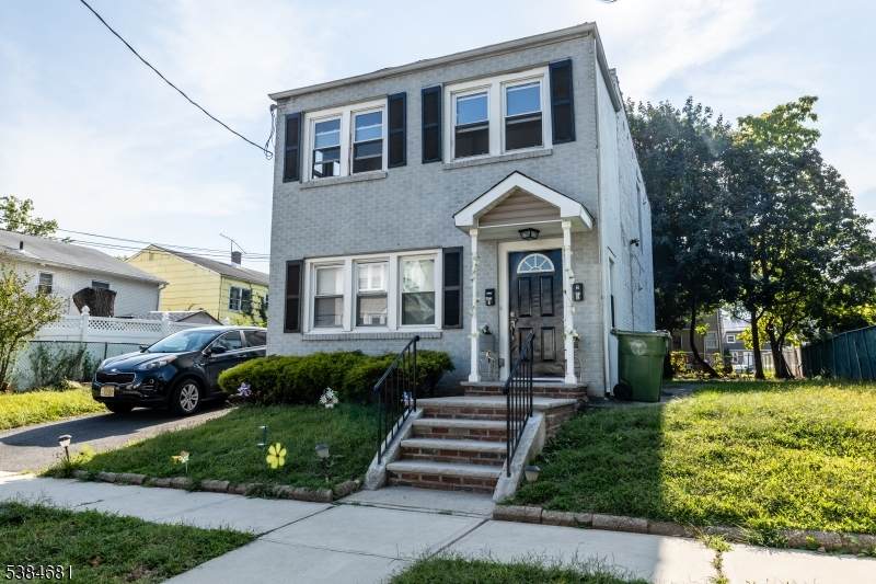 1030 Frank St - Photo 1