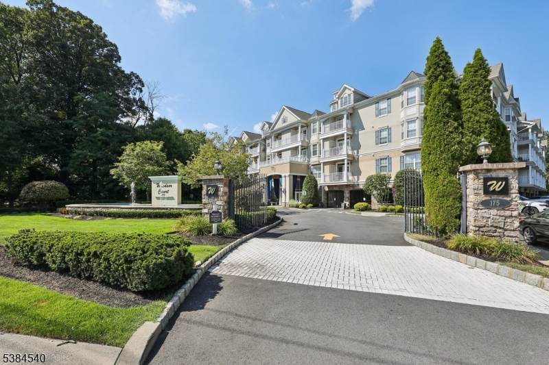 175 Rochelle Ave - Photo 1