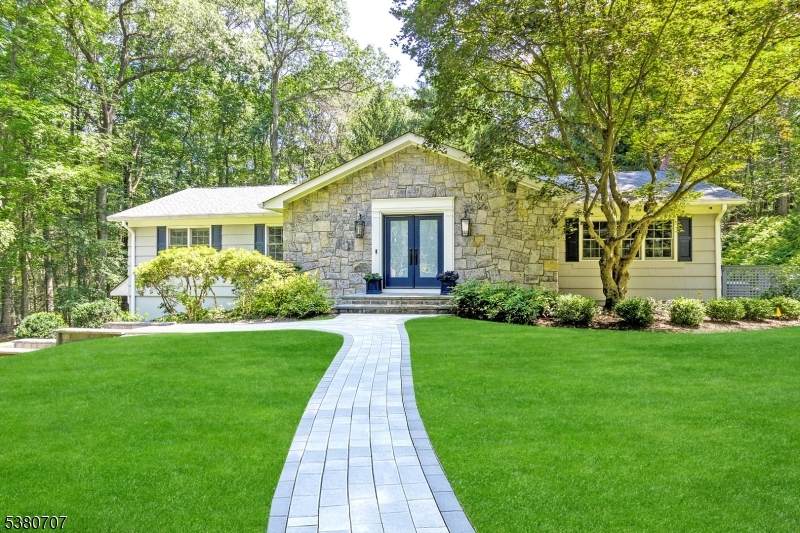 34 Spruce Pl - Photo 1