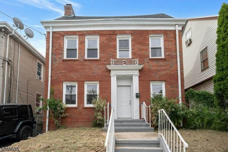 513 Sanford Ave - Photo 1