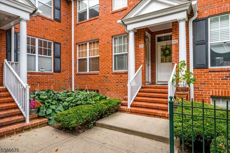 594 Middlesex Ave - Photo 1