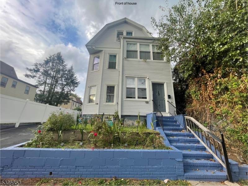 10 Charles St - Photo 1