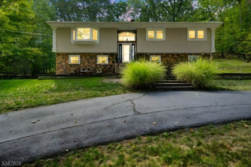 11 Glenbourne Dr - Photo 1