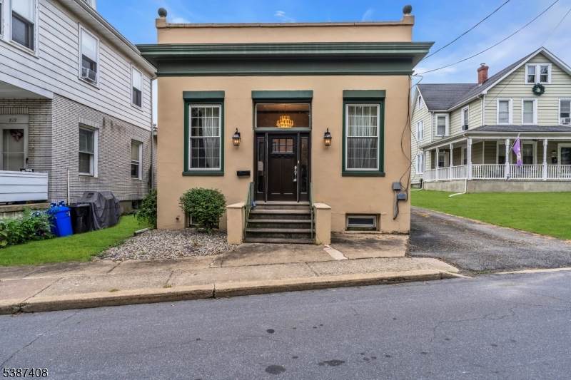 933 Lee Ave - Photo 1