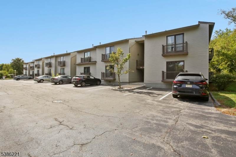 915 Spruce Hills Dr - Photo 1