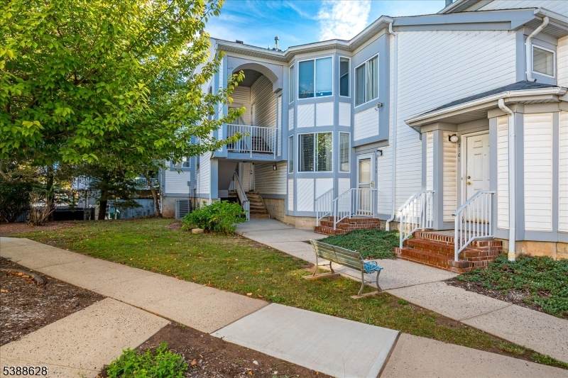 2102 Amanda Ct - Photo 1