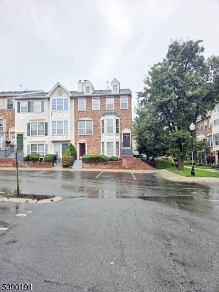 48 Howard Ct - Photo 1