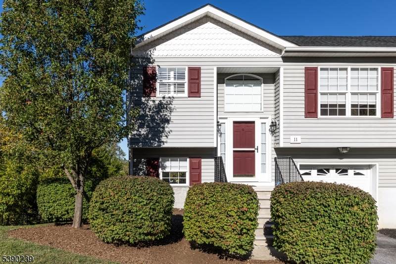 11 Oak Point Dr - Photo 1