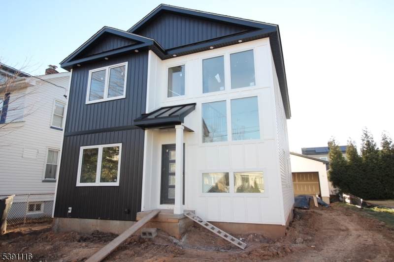 220 Sherman Ave - Photo 1