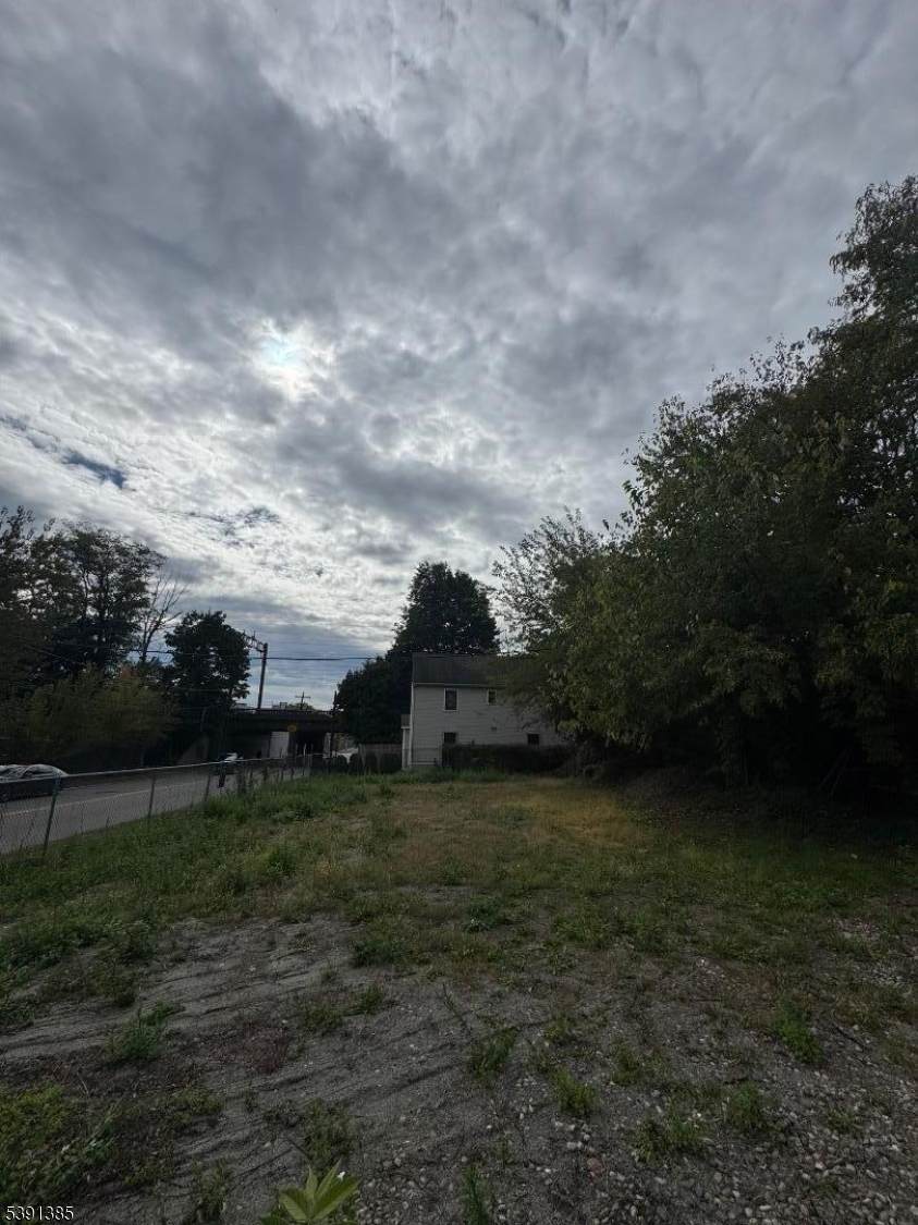 27 Oakwood Ave - Photo 1