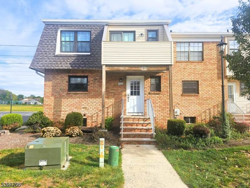 2301 Trafalgar Sq - Photo 1