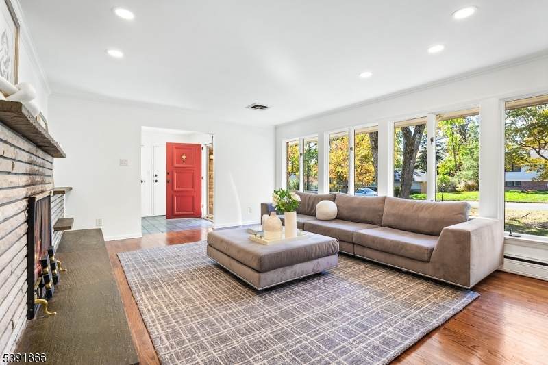 16 Crossbrook Pl - Photo 1