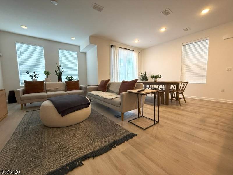 203 Honeysuckle Ln - Photo 1