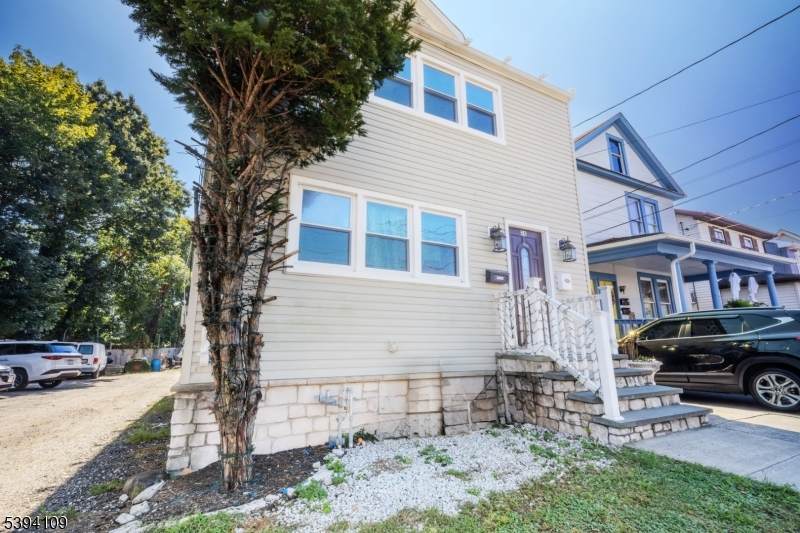 28 Montgomery St - Photo 1