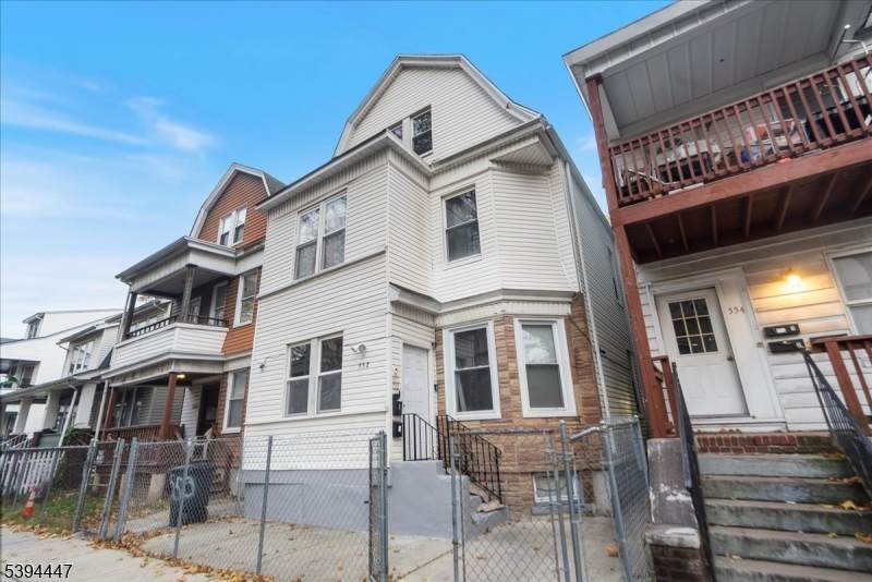 552 Norwood St - Photo 1