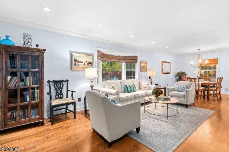 28 Morris Ave - Photo 1