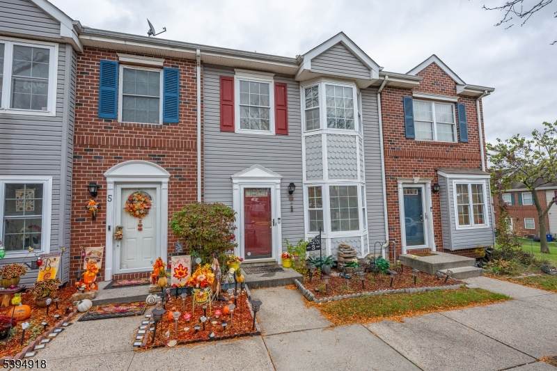 3 Martha Ct - Photo 1