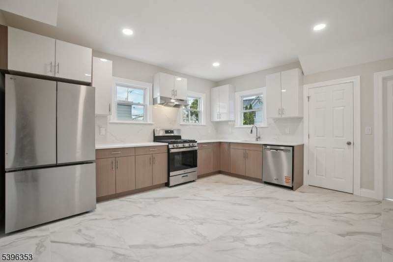 19 Ashwood Ave - Photo 1