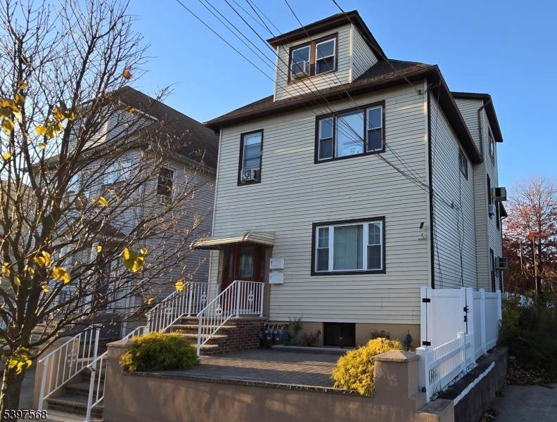 106 Knapp Ave - Photo 1