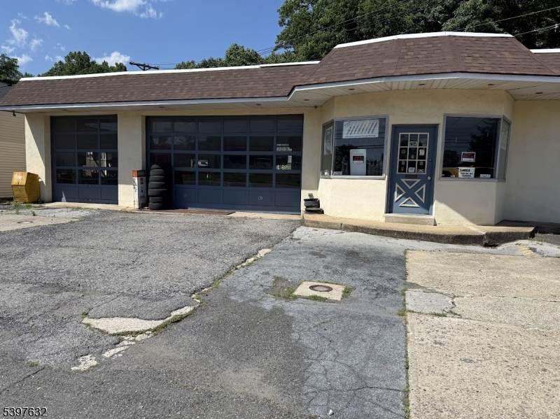 737 S Main St - Photo 1