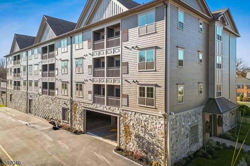 106 Montgomery St - Photo 1