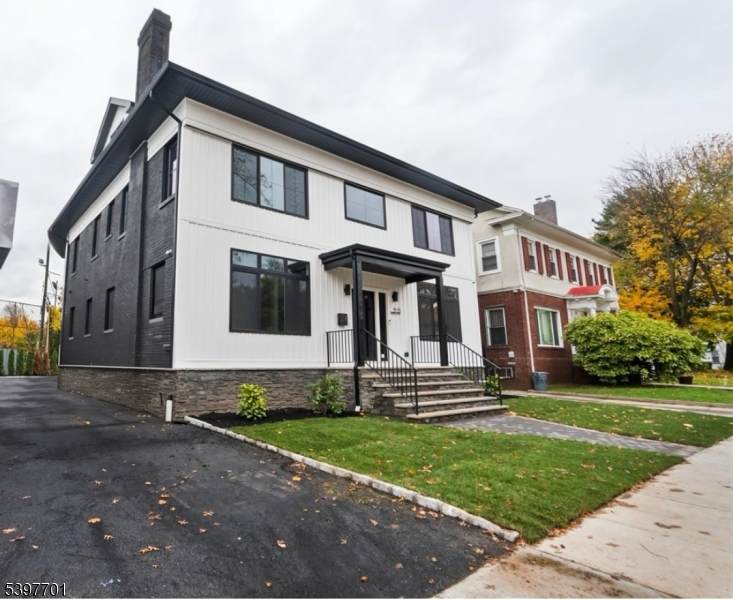 33 Randolph Pl - Photo 1