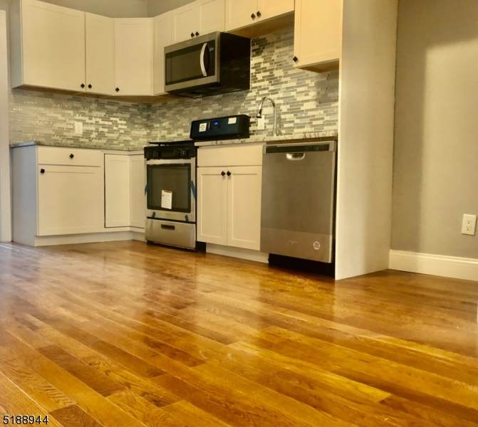 196 Burgess Pl - Photo 1