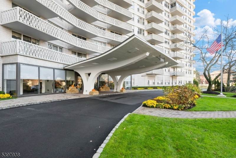 2000 Linwood Ave - Photo 1