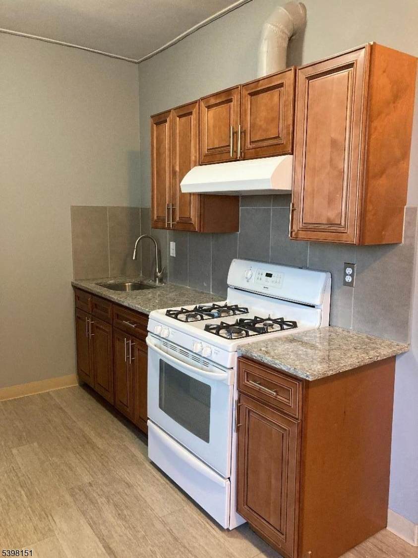 133 Gregory Ave - Photo 1