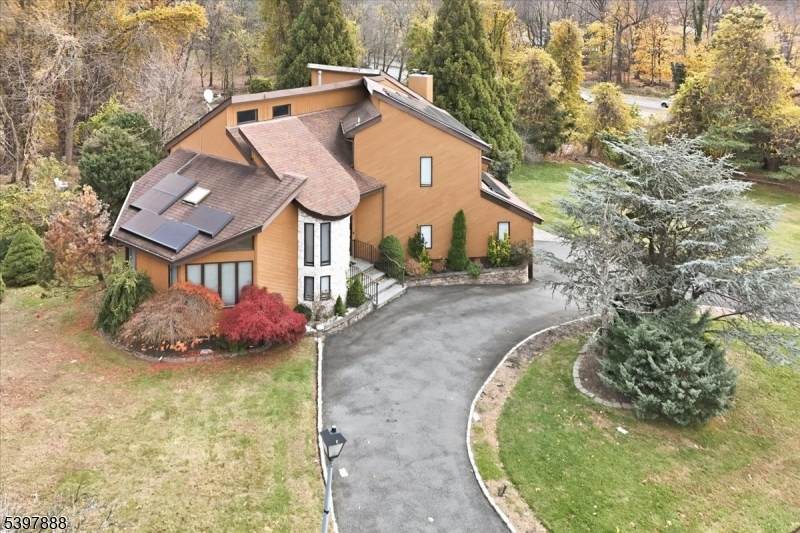 1605 Justin Pl - Photo 1