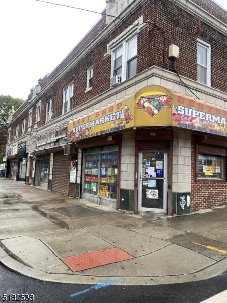 555 Westminster Ave - Photo 1