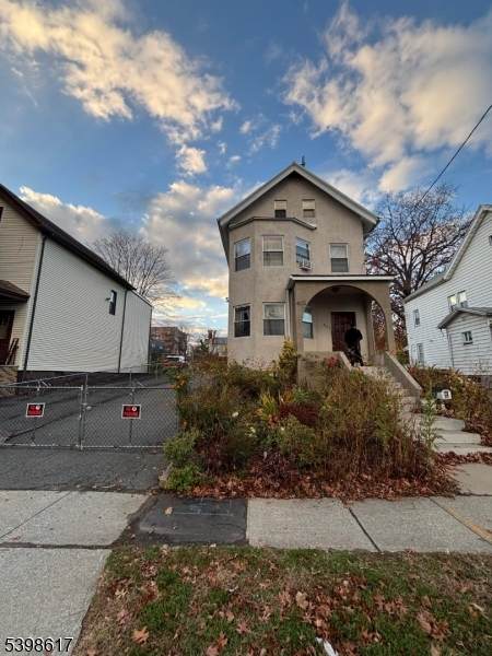 401 Cortlandt St - Photo 1