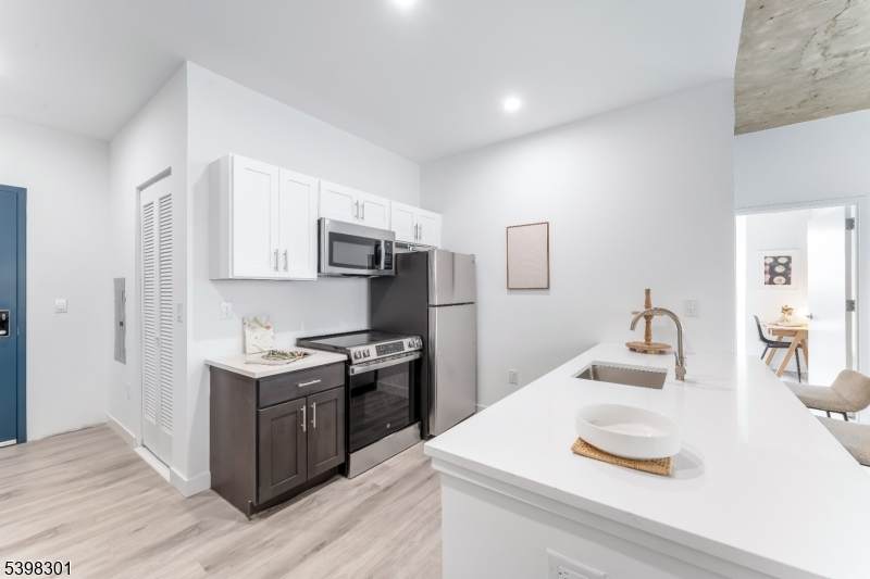 10 Commerce Ct - Photo 1