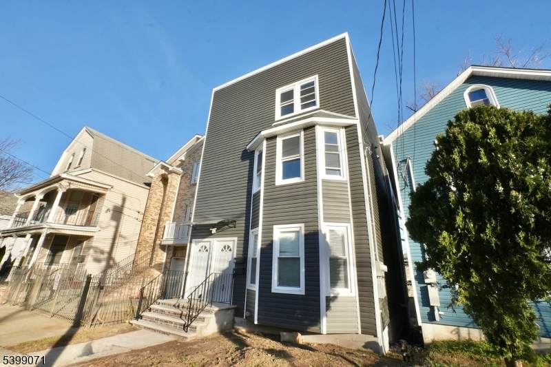 216 Peshine Ave - Photo 1