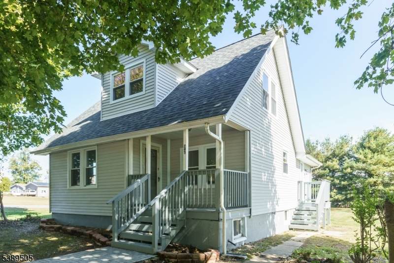 92 Clinton Ave - Photo 1