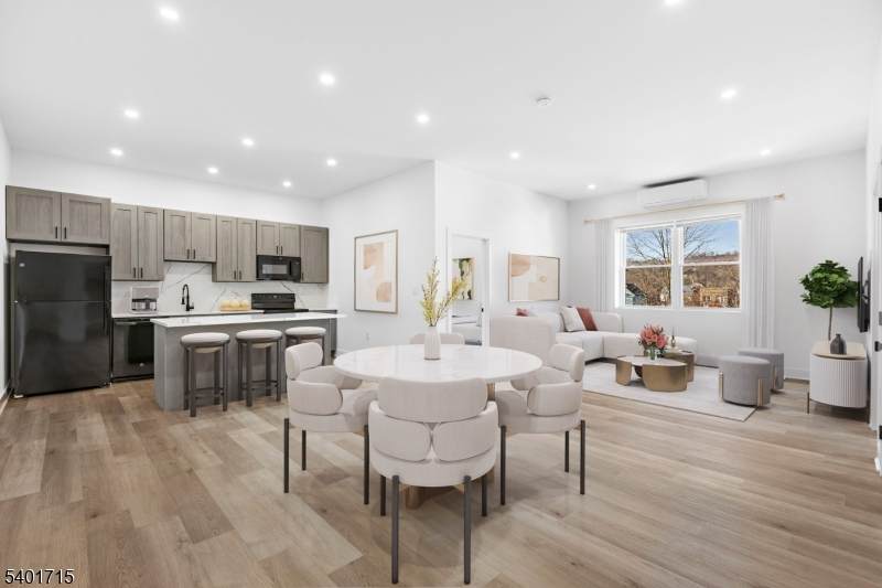 556 Main St - Photo 1