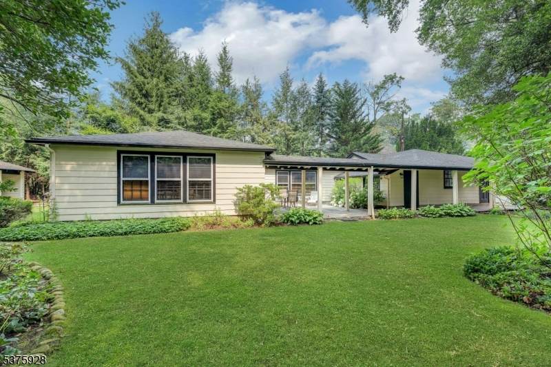 82 Winsor Pl - Photo 1