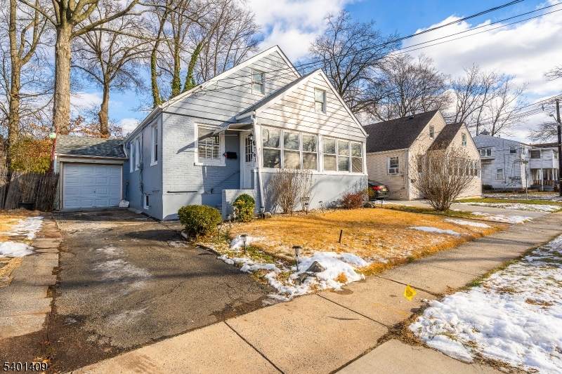 761 Drake Ave - Photo 1