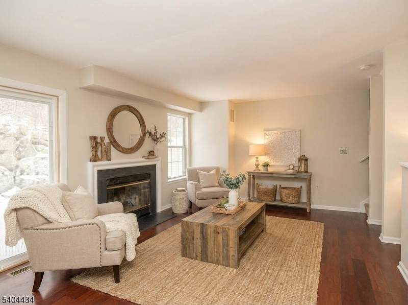 5 Rushmore Ln - Photo 1