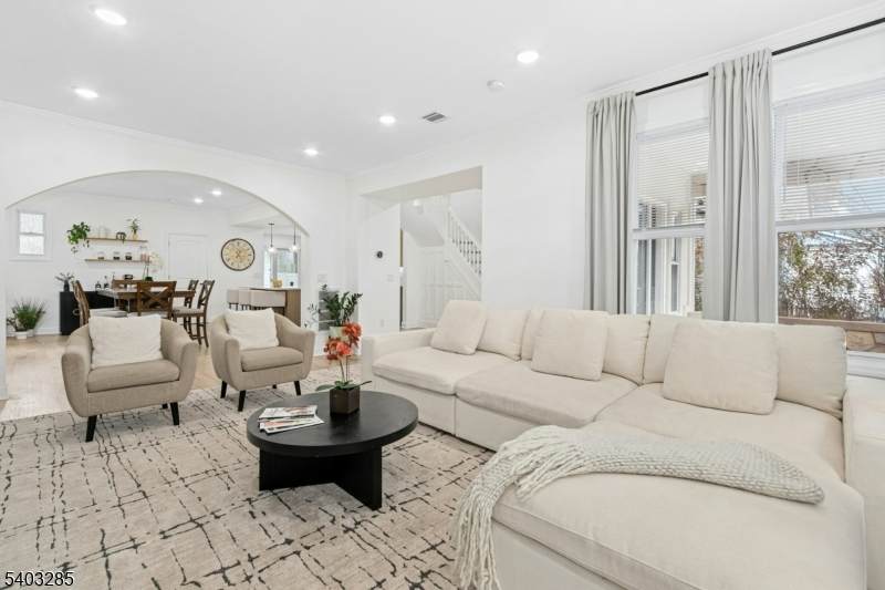 721 Summit St - Photo 1