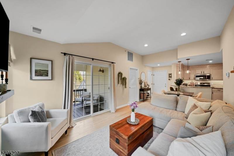 654 Honeybrook Cir - Photo 1