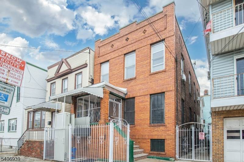 92 Mallory Ave - Photo 1