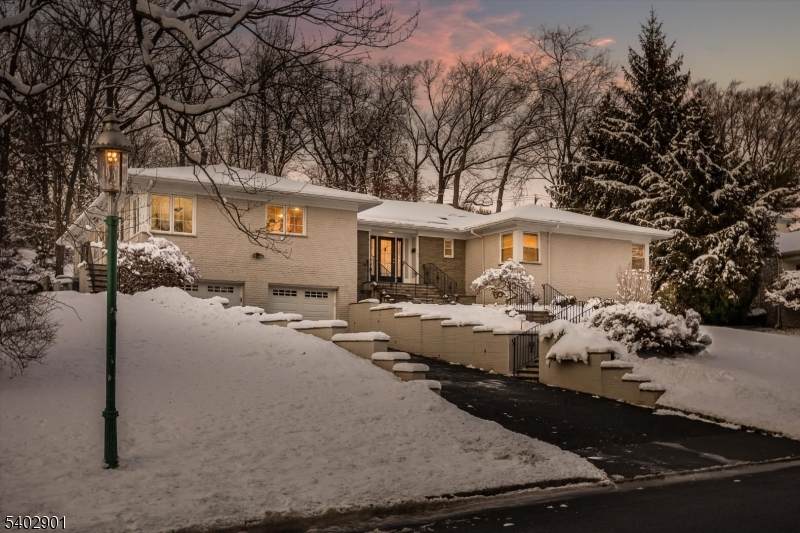 105 Glenview Rd - Photo 1