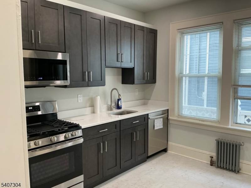 176 Weequahic Ave - Photo 1