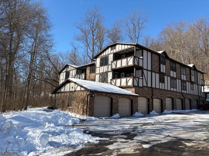 16 Heritage Dr - Photo 1