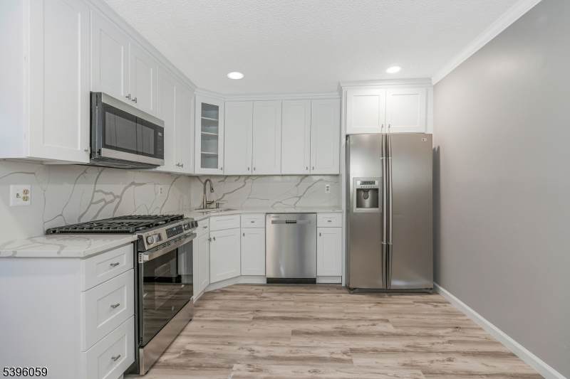 604 Brokaw Ct - Photo 1