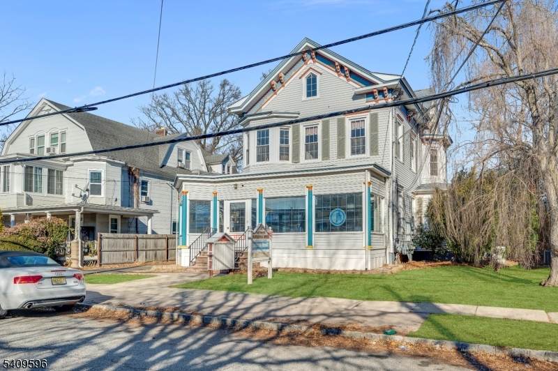 305 E High St - Photo 1