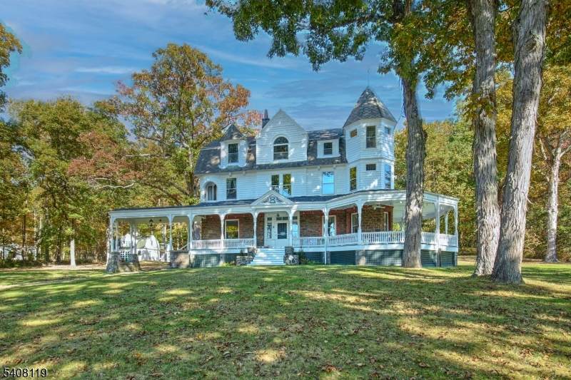 211 Mountainside Rd - Photo 1