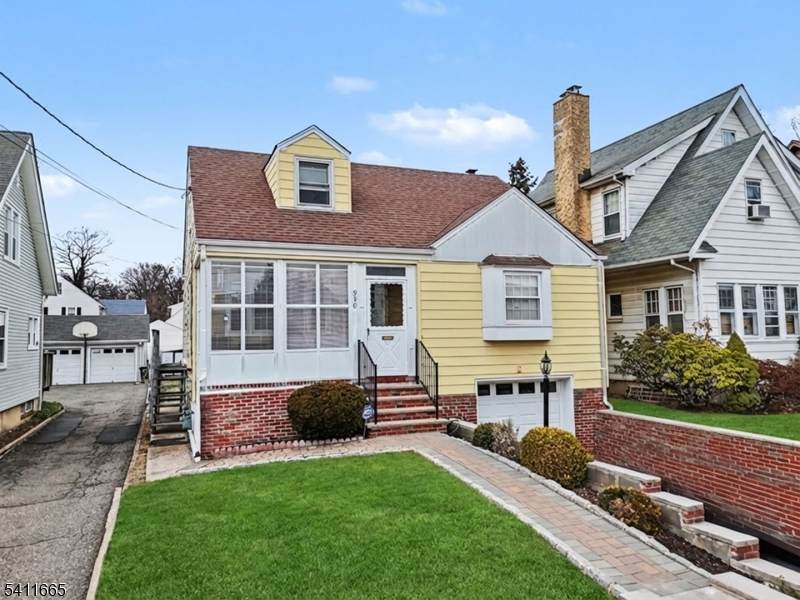 950 Carteret Ave - Photo 1