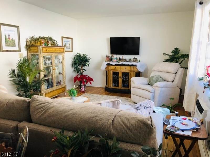 29 Paterson Ave - Photo 1
